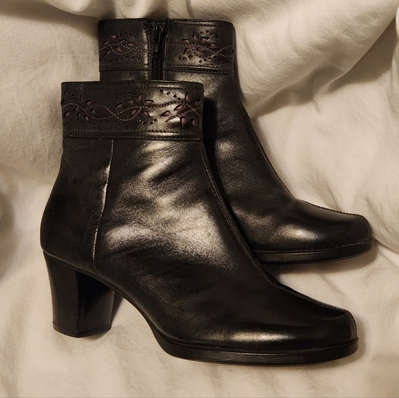 CLARKS Black and Pink Leather Zip up booties Sz 8 - Picture 6 of 10